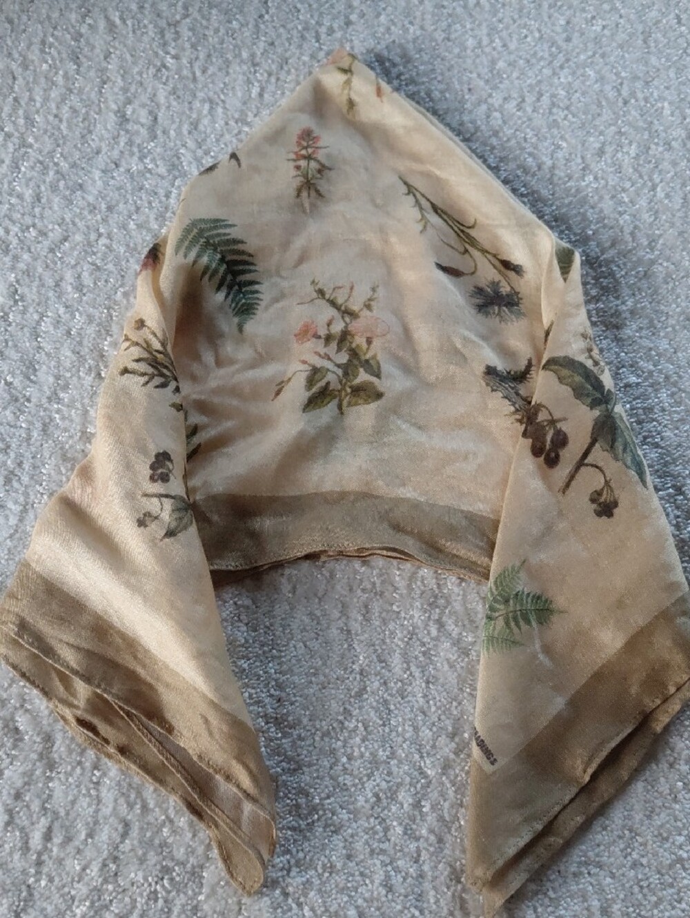 Duluth Trading Co Botanical Soft Scarf with Green and Cream Accents 28"x28" - Picture 9 of 9